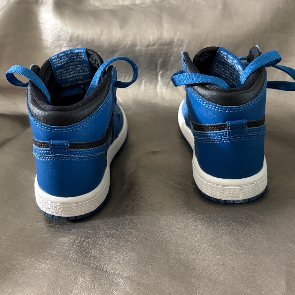 Kids 11c Jordan Retro High OG in Dark Marina Blue and Black - Picture 8 of 10
